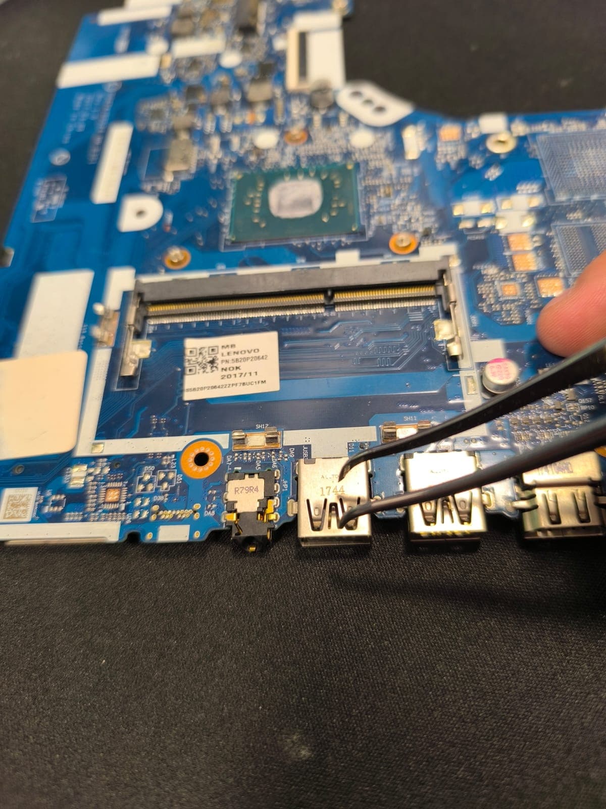 Inlocuire mufe USB si alimentare laptop la domiciliu