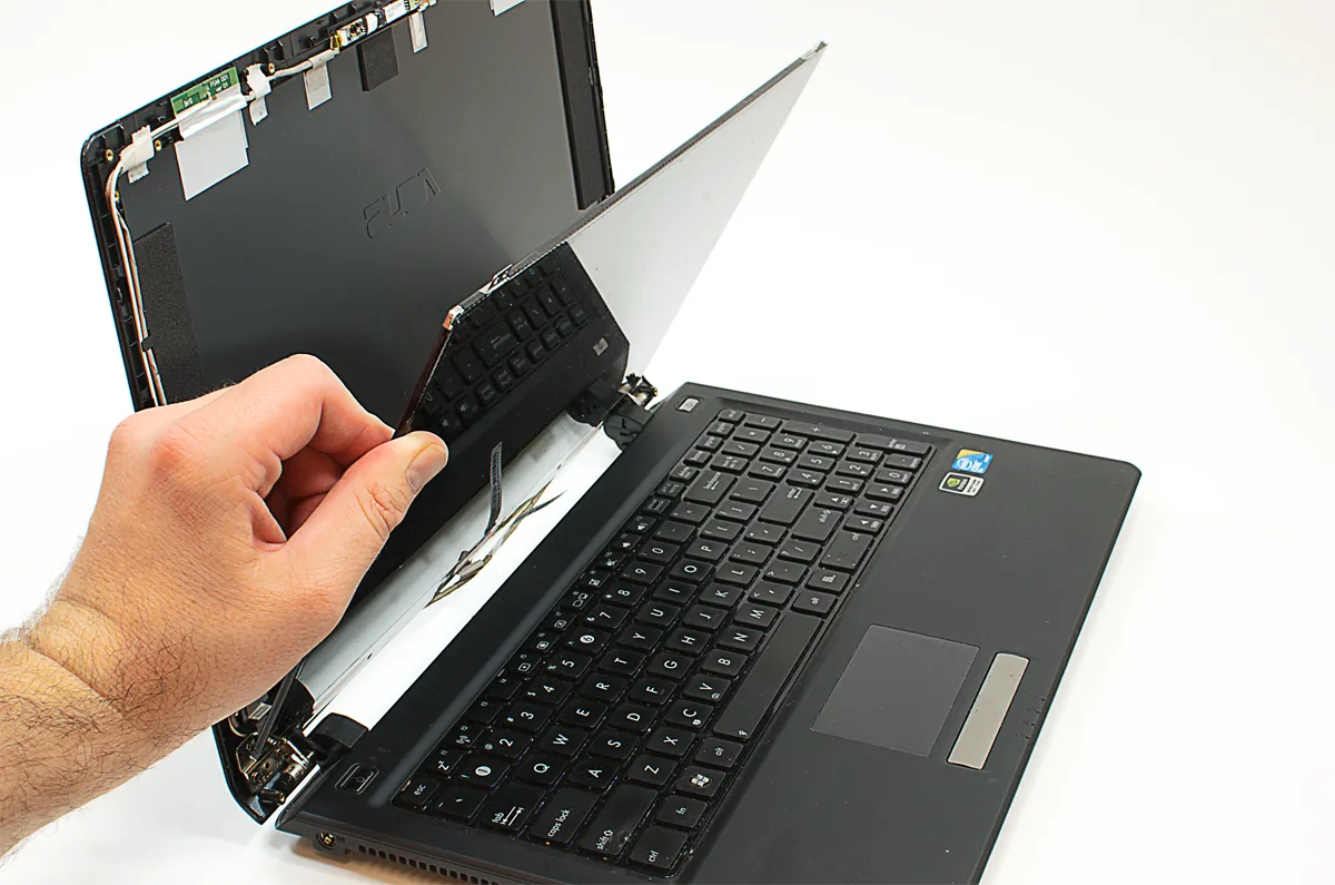 Inlocuire ecran display laptop la domiciliu București