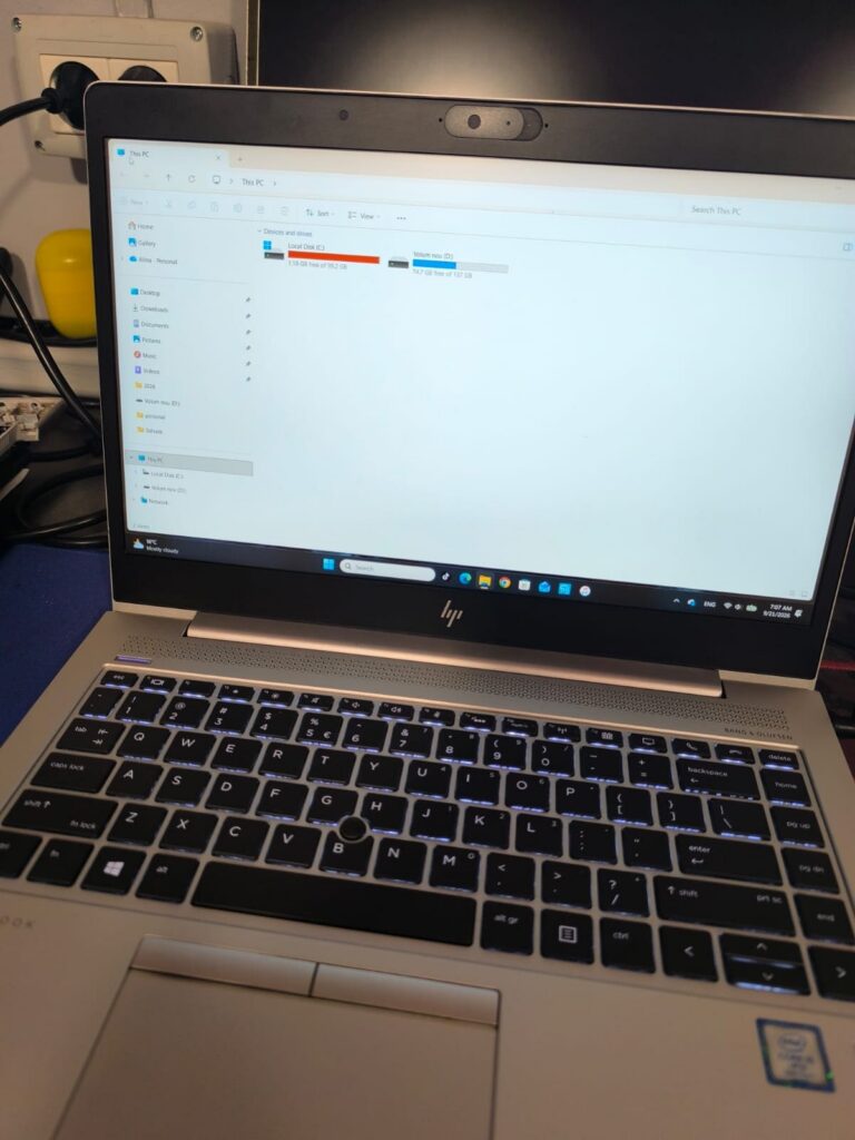 Înlocuire SSD și Mentenanță HP EliteBook 840 G6 – Transfer Date și Curățare Internă