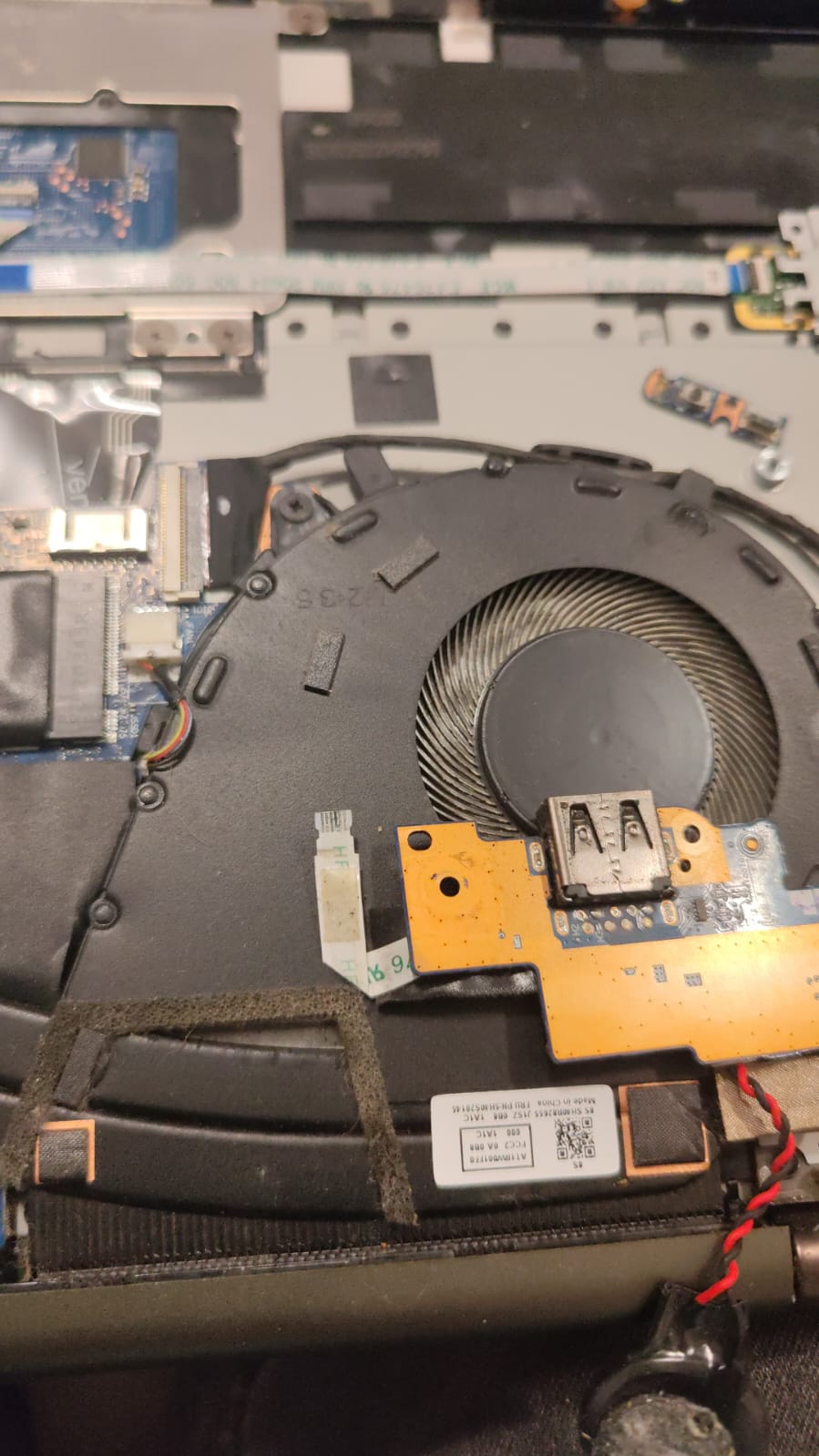 Dell Inspiron 15 nu porneste dupa contact cu lichid - reparatie la domiciliu