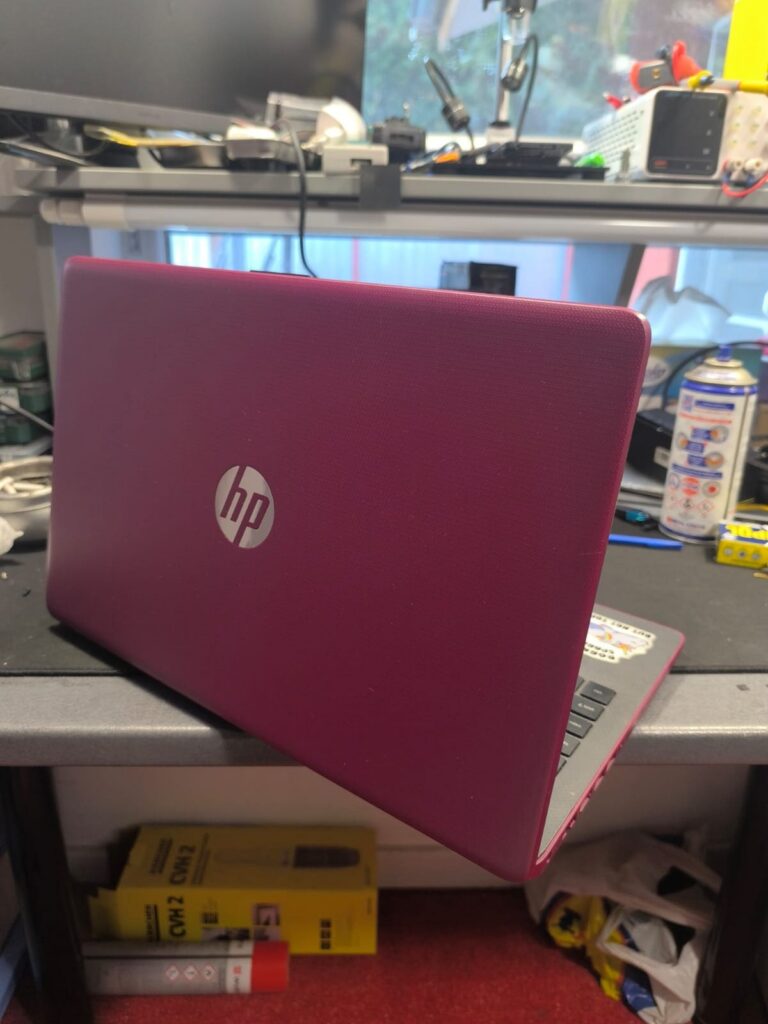 Înlocuire Carcasă HP 250 G7 – Reparație Carcasă Spartă și Mentenanță Completă